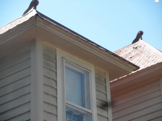 Ornaments of red shingle roof in 2012